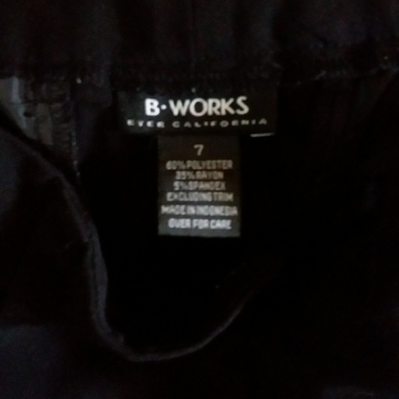 B WORKS Byer California. Womens capri pants. Size 7. - Picture 4 of 5